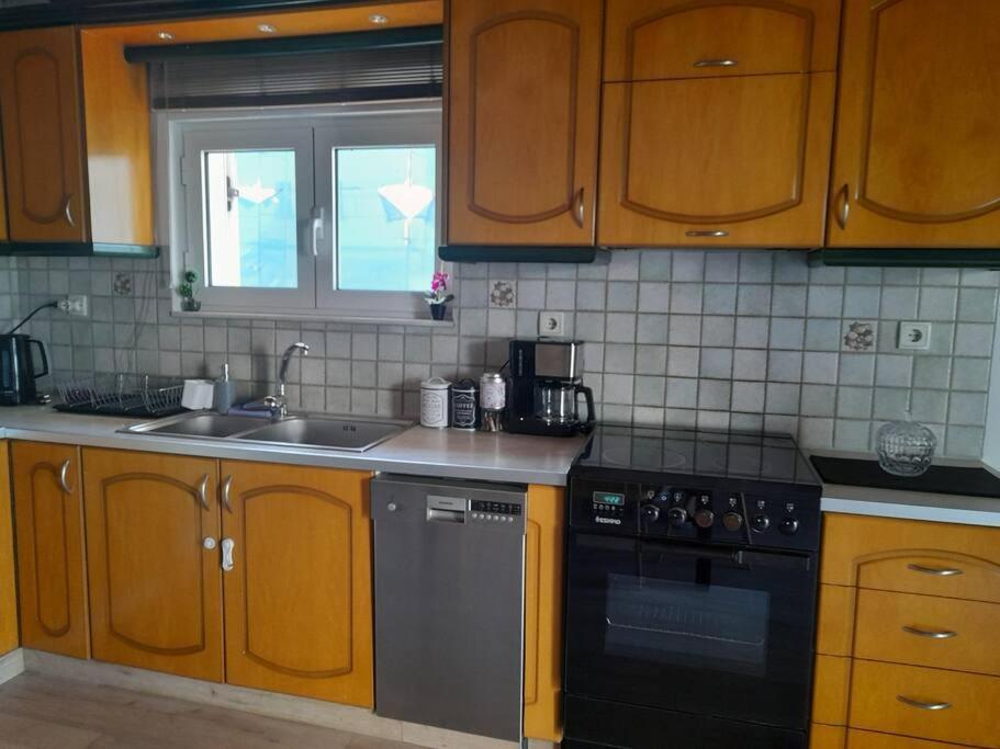 Downtown Loft Apartment Aigio Exterior photo