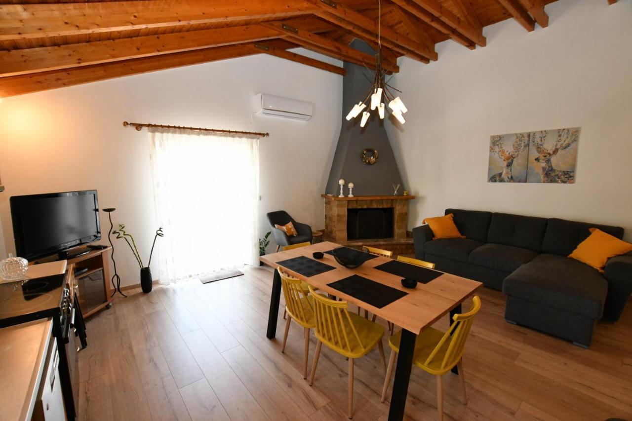 Downtown Loft Apartment Aigio Exterior photo