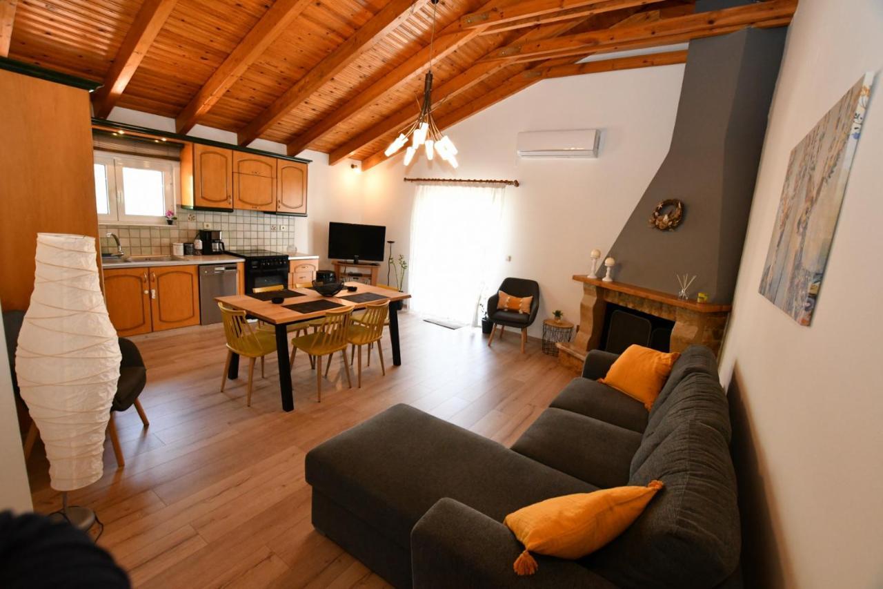 Downtown Loft Apartment Aigio Exterior photo